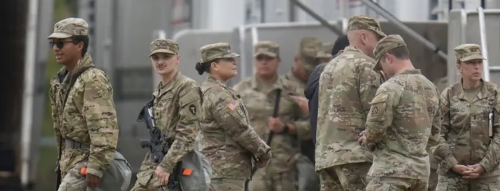 أفراد من الحرس الوطني لولاية تكساس يصلون إلى إلينوي