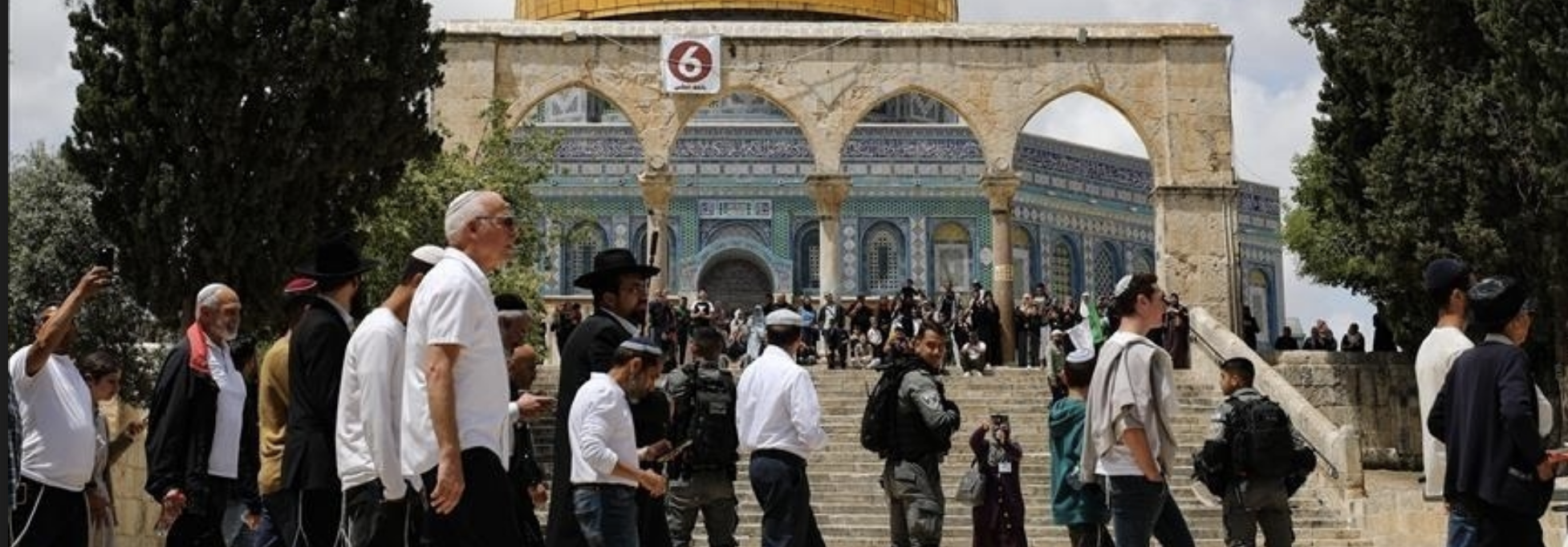 مستعمرون يقتحمون المسجد الأقصى