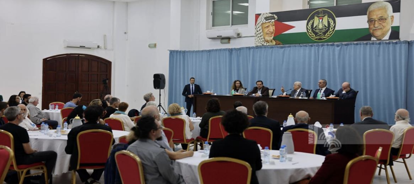 الرئيس يستقبل وفدا من تحالف السلام الفلسطيني الإسرائيلي