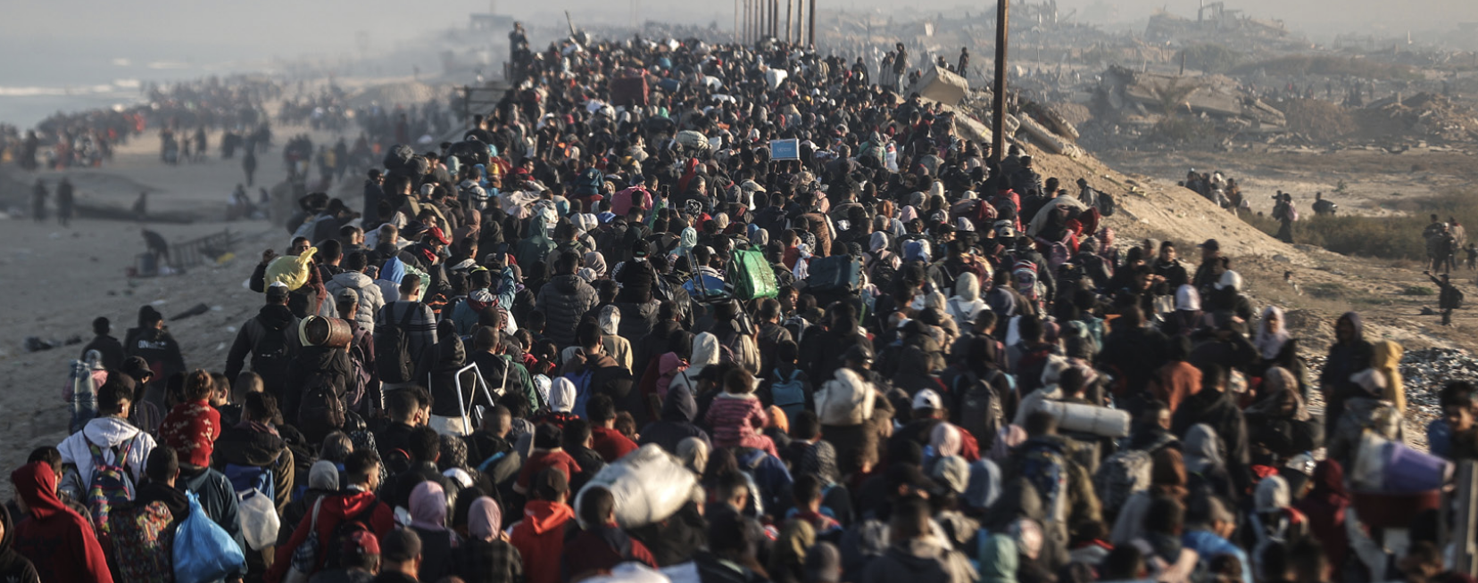 مئات الآلاف يواصلون العودة في اليوم الثاني لوقف الحرب على غزة