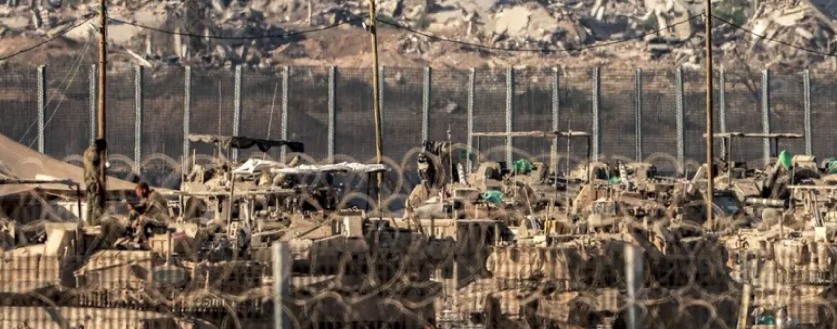 جيش الاحتلال يضع علامات لمكان انتشار قواته في غزة.. ويحذر من الاقتراب منها