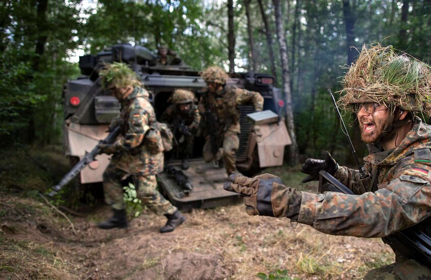 إعتقدوا أنهم عصابة.. تفاصيل مثيرة عن فضيحة إطلاق الشرطة الألمانية النار على عناصر من الجيش!