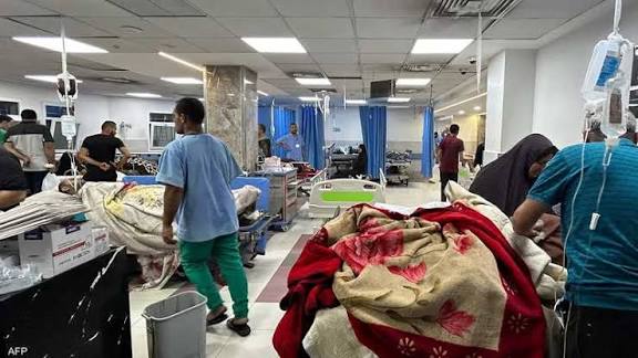 ثلاث إصابات في انهيار جدار على نازحين في صالة قرب ميناء غزة