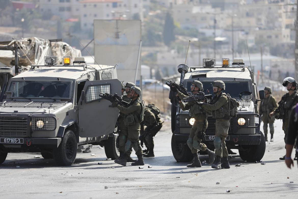 جيش الاحتلال يقصف منزلاً في قرية كفر قود جنوب غرب جنين