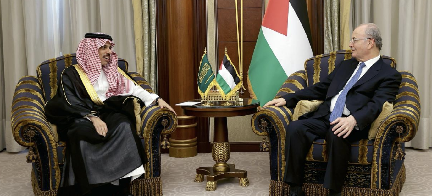 مصطفى يبحث مع وزير الخارجية السعودي آخر المستجدات وتنسيق المواقف المشتركة