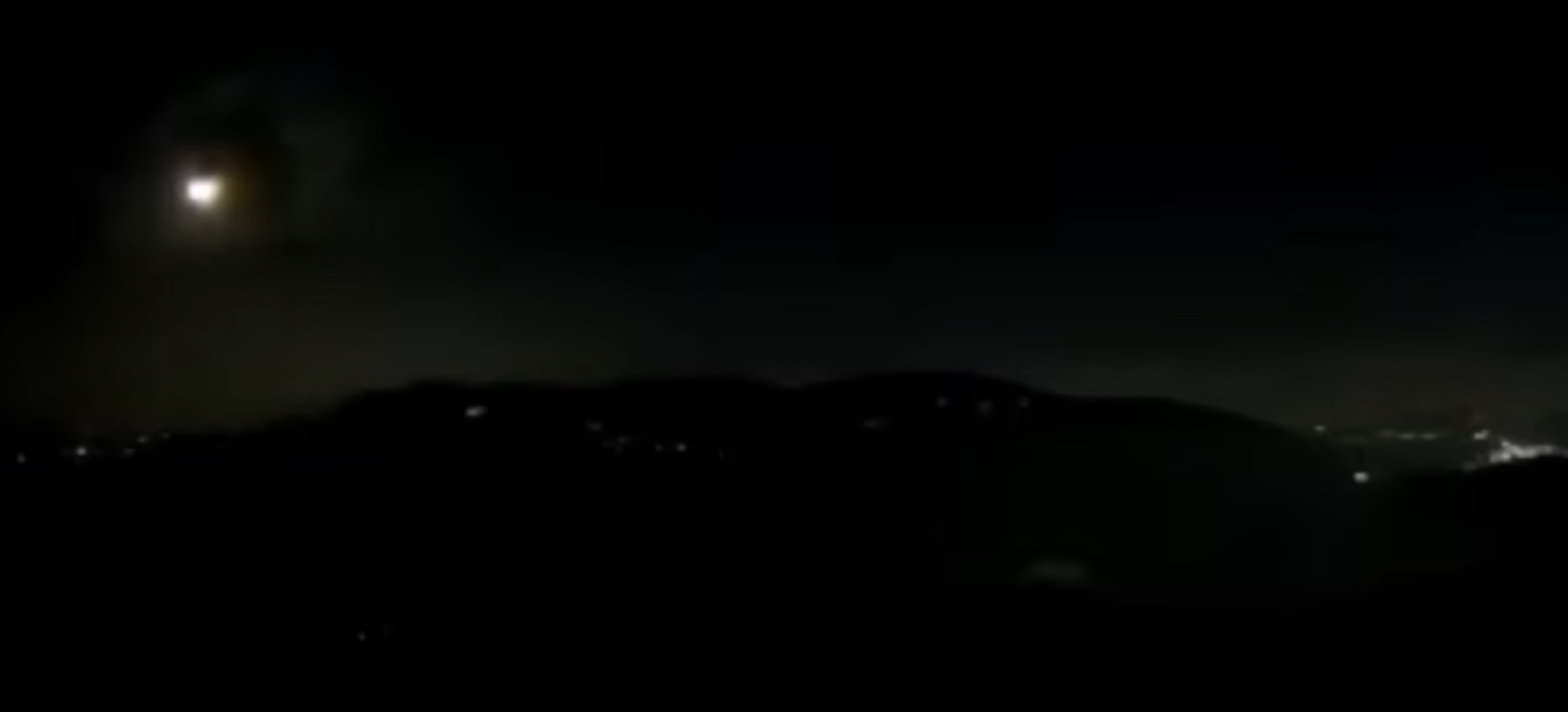 ضوء أخضر غامض بسماء موسكو... وصمت حكومي يفاقم التساؤلات