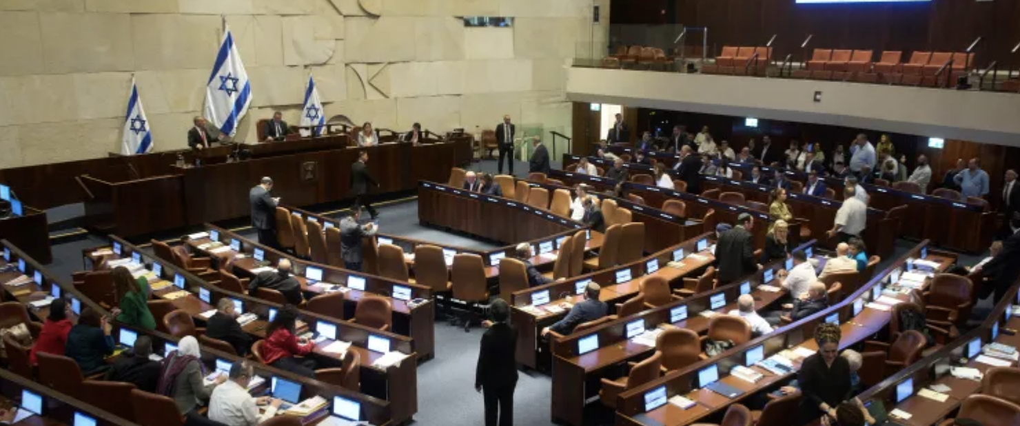 الكنيست يقر مشروع قانون يتيح إعادة النظر باتهام نتنياهو بالفساد
