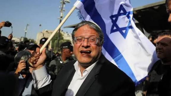 المتطرف بن غفير ينشر مقطع فيديو جديد يتفاخر فيه بتعذيب الاسرى الفلسطينيين