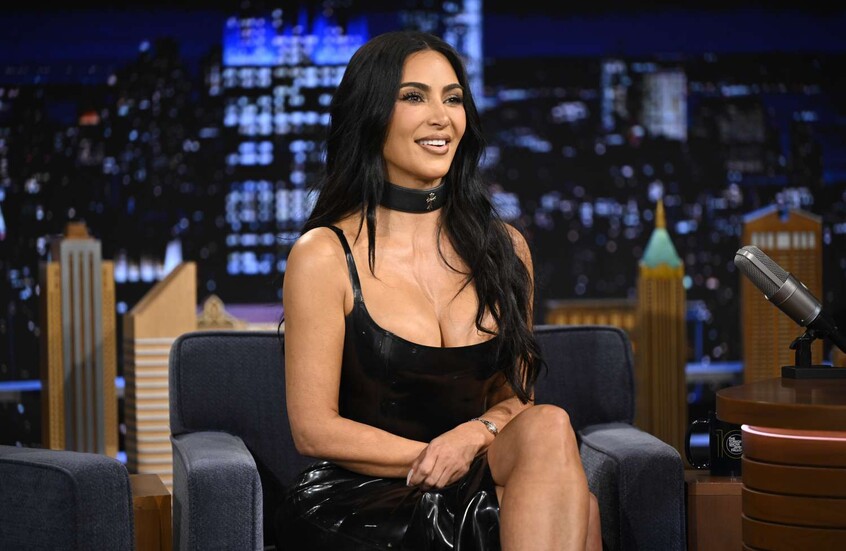 كيم تواجه القانون… والذكاء الاصطناعي في قفص الاتهام