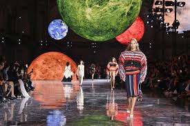 شانيل ربيع وصيف 2026... ولادة مجرّة جديدة تحت سماء باريس