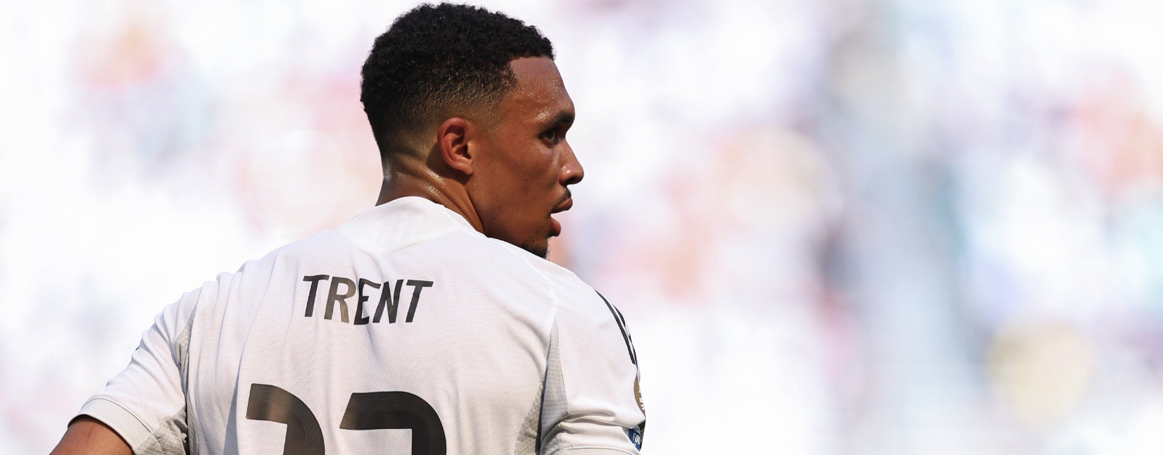 قبل لقاء ريال مدريد.. جمهور ليفربول يستقبل أرنولد بـ"عدائية"