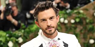 الوسامة تُعلن فوزها... جوناتان بيلي يتربع على عرش الجاذبية 2