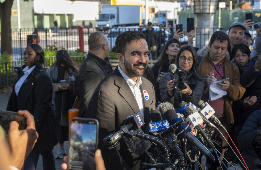زهران ممداني يهاجم ترامب في أول تصريح بعد فوزه برئاسة بلدية نيويورك