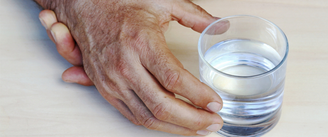 كوب الماء قد ينقذك من النقرس