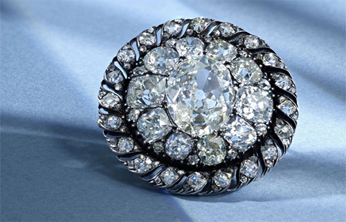 جنيف تحتضن مزادات نادرة بمقتنيات فاخرة من بينها دبوس نابليون