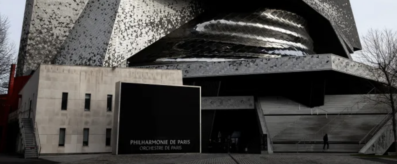 إشعال العاب نارية وصدامات داخل حفلة الأوركسترا الإسرائيلية بباريس