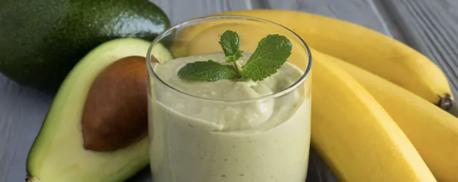 الأفوكادو أم الموز.. أيهما أفضل للفطور؟