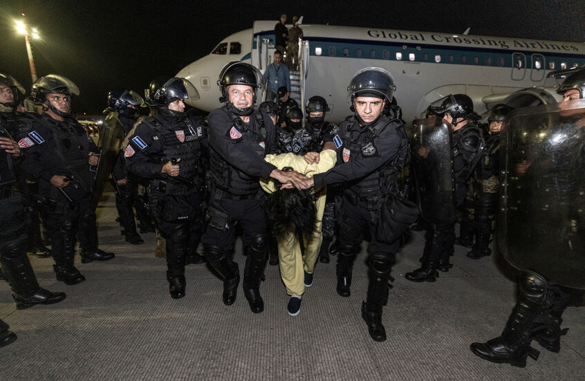 "هيومن رايتس": فنزويليون مرحلون من امريكا إلى السلفادور تعرضوا للتعذيب