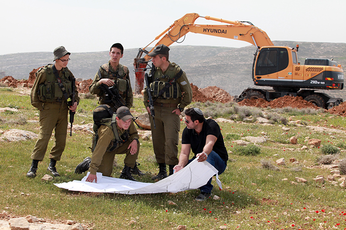 الاحتلال يصدر أمرا عسكريا بالاستيلاء على ما يزيد عن 38 دونما من أراضي بلدة بيت أمر بالخليل