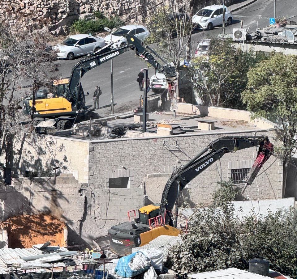 الاحتلال يهدم منزلا في سلوان جنوب المسجد الأقصى