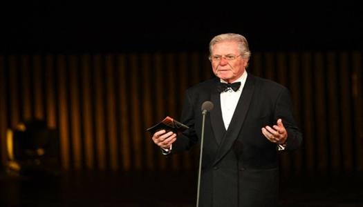 حسين فهمي يستعرض ترميم 1400 فيلم مصري