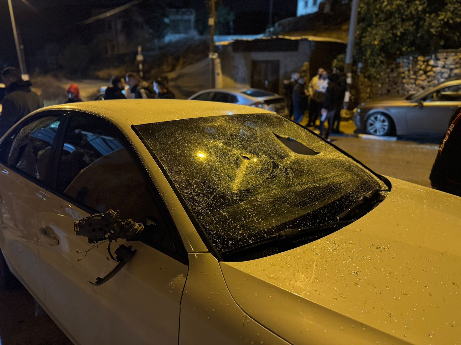 مستعمرون يقتحمون مدخل سنجل شمال رام الله ويحطمون ثلاث مركبات