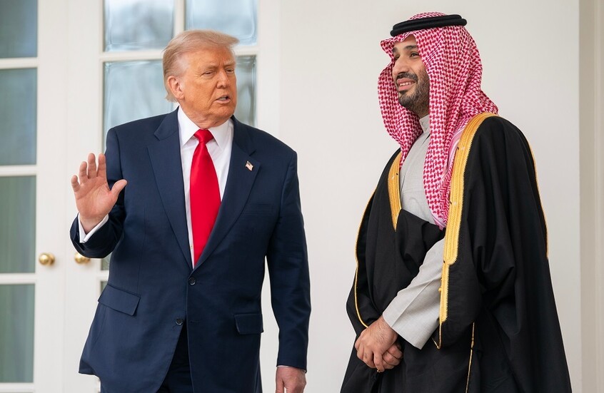 ماذا قال بن سلمان عن لبس البدلة خلال لقائه مع ترمب؟