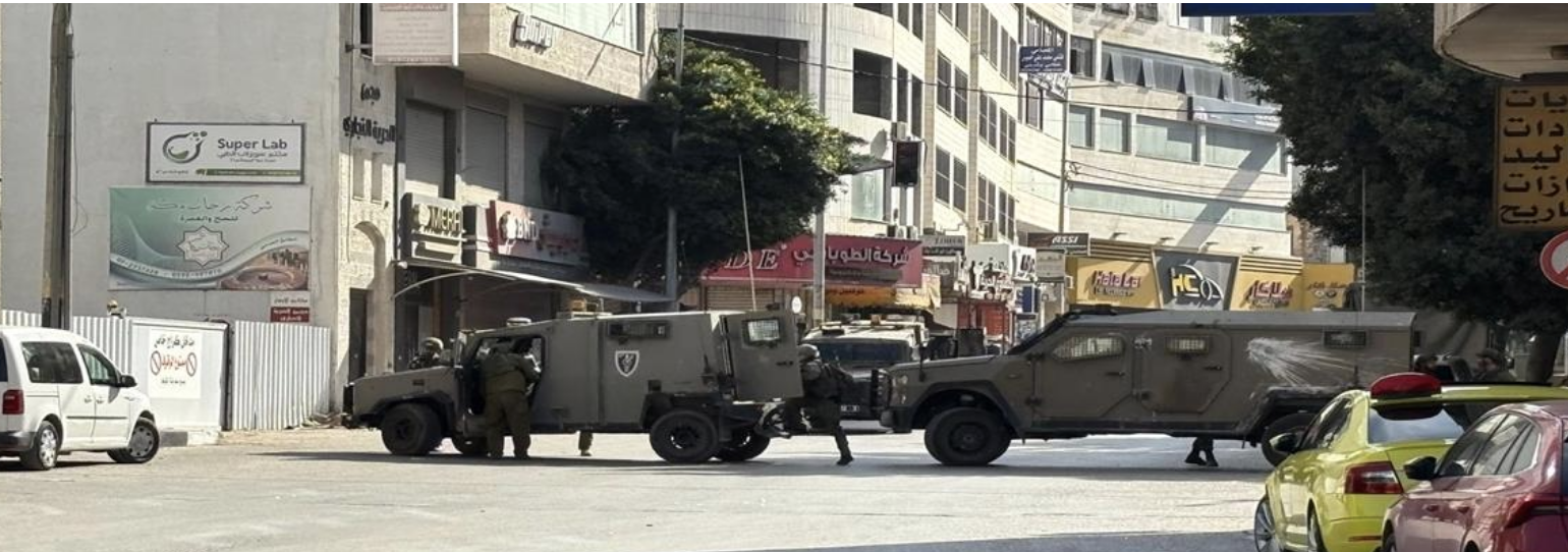 الاحتلال ينسحب من نابلس مخلفا 4 إصابات واعتقال فتاة وتحطيم أبواب عدد من المحلات