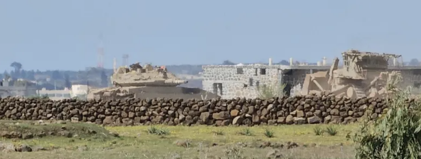 توغل جديد.. قوات إسرائيل ترفع علمها بالقنيطرة وتنسحب