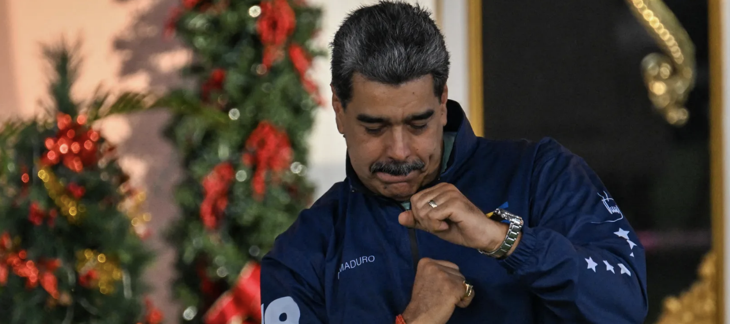 مادور يواجه التهديدات الأميركية بـ"الرومبا"