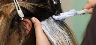 "صبغات الشعر.. جمال يخفي مخاطر