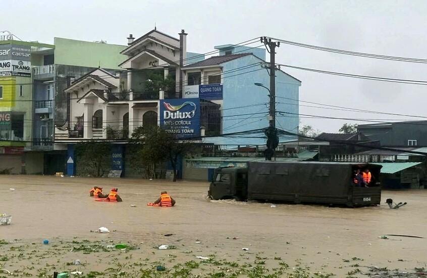 ارتفاع عدد ضحايا الفيضانات في فيتنام إلى 55 قتيلا