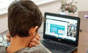 ماليزيا تحظر السوشيال للمراهقين