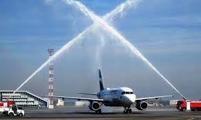 من السفن إلى الطائرات.. أصل التحية المائية