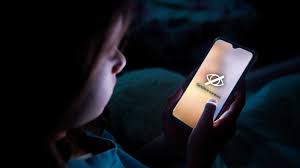 خطوة أوروبية نحو حماية المراهقين على الإنترنت