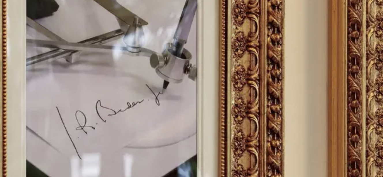 ترامب يعلن إلغاء كل وثيقة موقّعة بـ"قلم آلي" خلال رئاسة بايدن