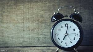 لماذا نستيقظ قبل المنبه؟ العلماء يفسرون الظاهرة