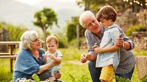 تساهل الأجداد... دعم ممتع أم تحدٍ للأهالي؟