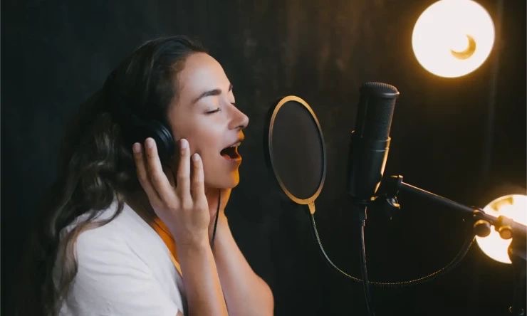 الغناء يعزز المناعة ويخفف الألم