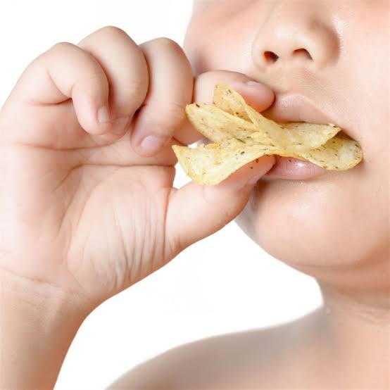 الأطعمة المصنعة تهدد نمو الأطفال العقلي