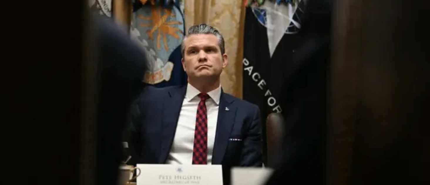 وزير الدفاع الأميركي في ورطة جديدة.. بسبب زورق في الكاريبي