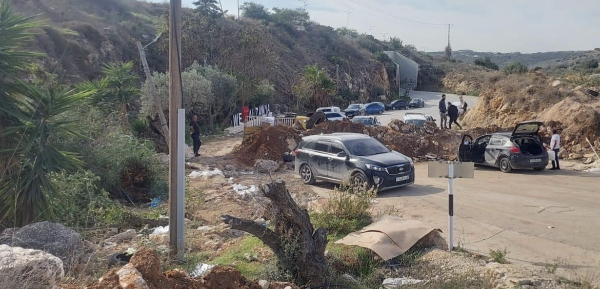 الاحتلال يواصل إغلاق بلدة الزاوية غرب سلفيت بالسواتر التربية لليوم السادس على التوالي