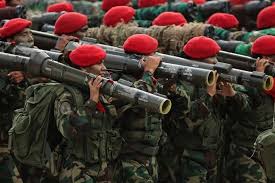 بعد دعوة مادورو.. آلاف الجنود ينضمون إلى الجيش الفنزويلي