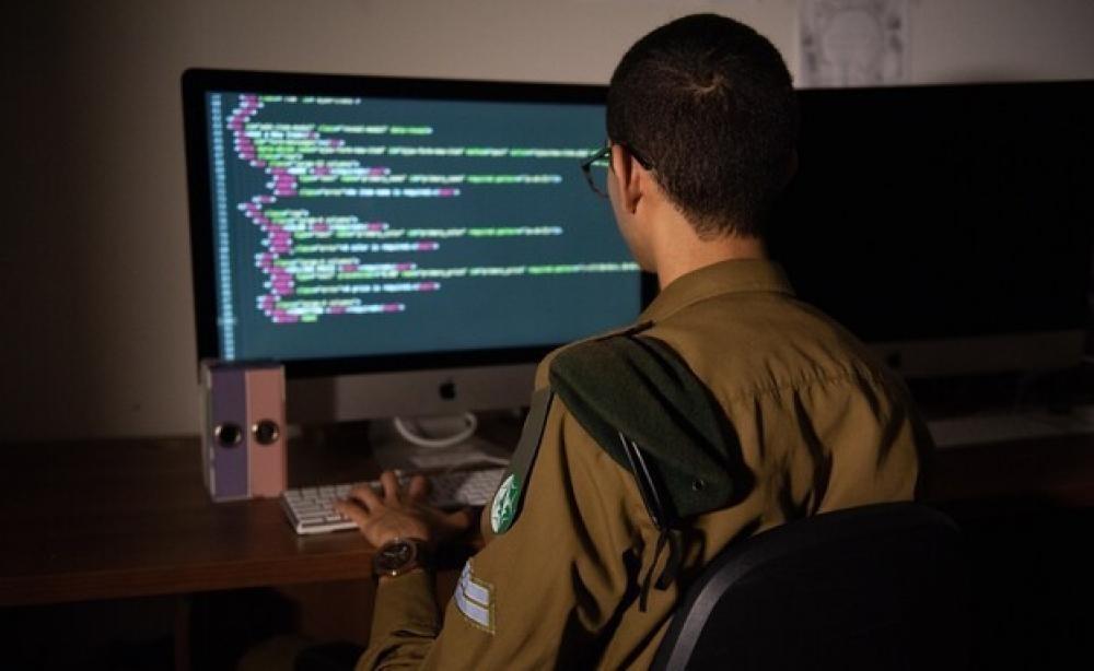 صحيفة بريطانية: إسرائيل تتجسس على قوات أميركية تراقب اتفاق غزة