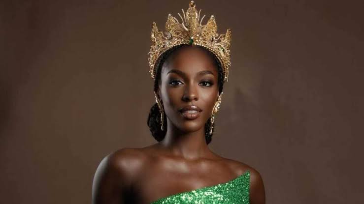 ملكة جمال تتنازل عن التاج&hellip; وتحتفظ بالقيم