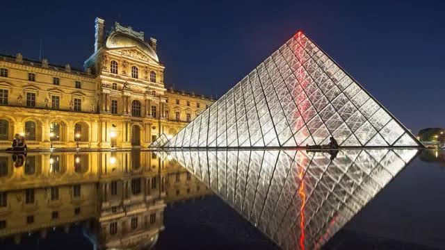 اللوفر يغرق&hellip; والكتب تدفع الثمن