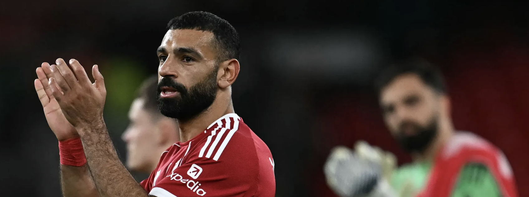 أول لاعب من ليفربول يعلق على "أزمة صلاح"