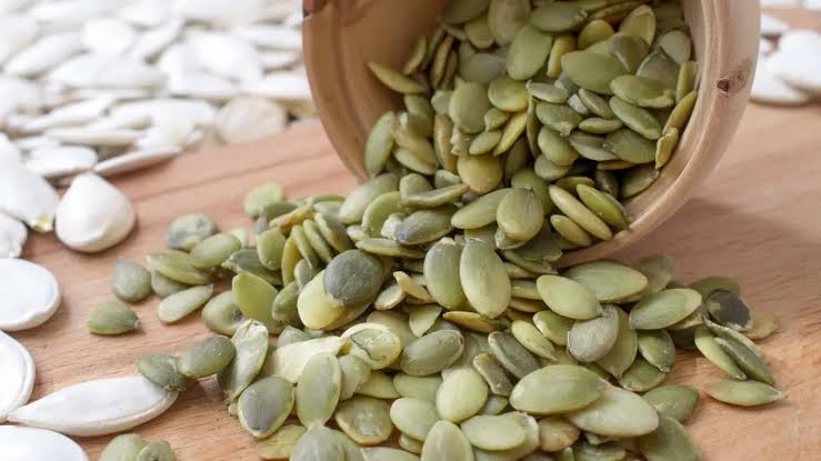 بذور اليقطين.. غذاء خارق بمخاطر خفية