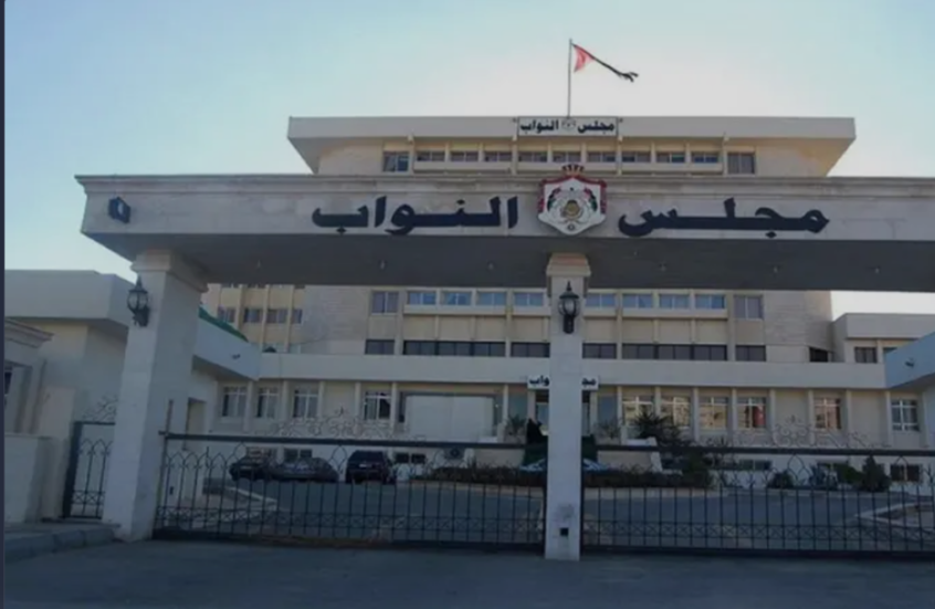 الأردن.. دعوات لإقالة وزير الصناعة والتجارة