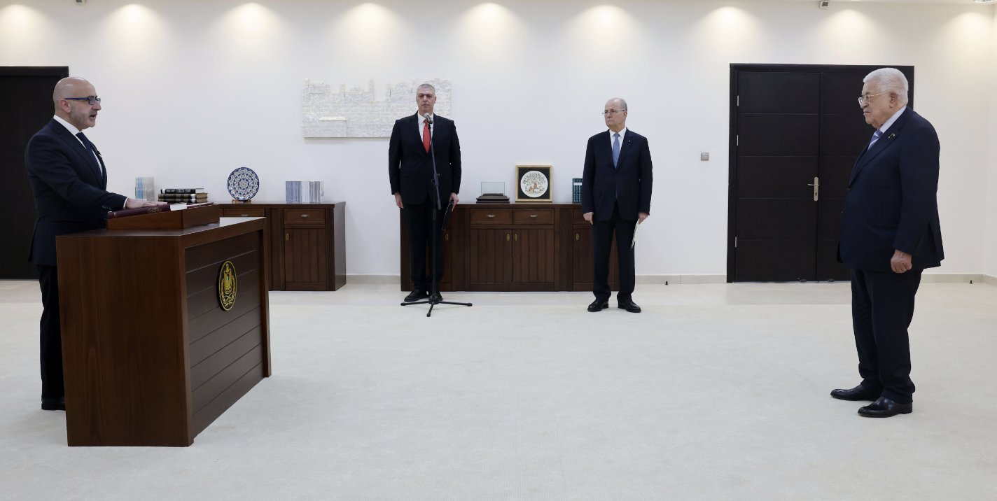 سلامة يؤدي اليمين القانونية أمام الرئيس وزيرا للمالية والتخطيط